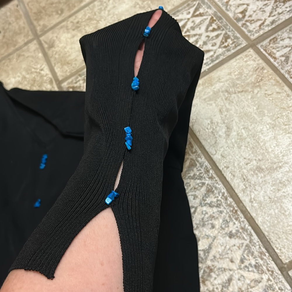 🍪 Angel V-Neck Black Sweater with Blue Stone Accents Large - Picture 7 of 12